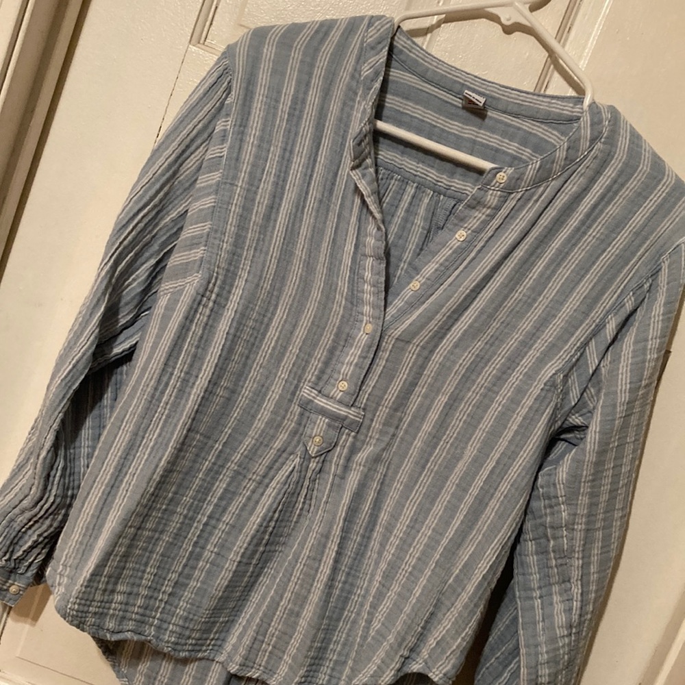 Old Navy Women's top. Size S.
